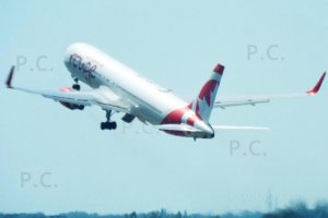 rouge start odrzutowca boeing jet take-off.JPG