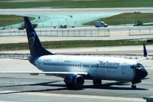 eigim chopin airport b 737 ei-gim.JPG