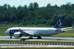 the dreamliner is a big jet indeed.JPG