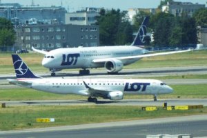 polish airlines jets embraer boeing dreamliner.JPG