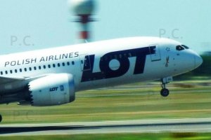 sp-lrg dreamliner commemorating polish home army parachutists splrg.JPG