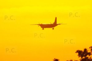 zachod slonca warszawa okecie an-24 sunset chopin airport.JPG