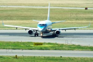 Embraer 175 PLL LOT SP-LIM retro Chopin Airport