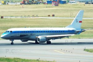 sp-lim retro special livery lot polish airlines embraer.JPG