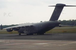 samolot globemaster na lotnisku fryderyka chopina qatar air force lipiec 2019.JPG