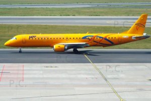 lot polish airlines yellow embraer 195 sp-lno przemyslaw chorazykiewicz.JPG