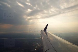 waw chopin airport embraer 170 sp-lde approach sunrise.JPG