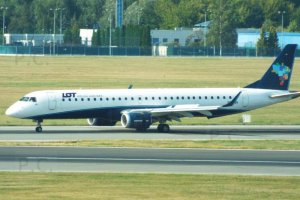 pixel map on jet aircraft tail pll lot sp-lnn.JPG