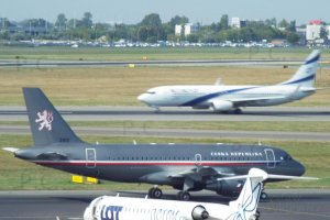 airbus boeing bombardier chopin airport flight operations