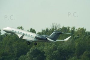hot air stream behind jet aircraft take off chopin warsaw.JPG