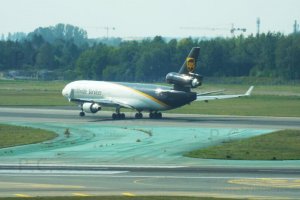 king ups shining livery warsaw poland n292up.JPG