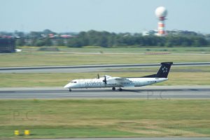 oelgq bombardier dash oe-lgq.JPG