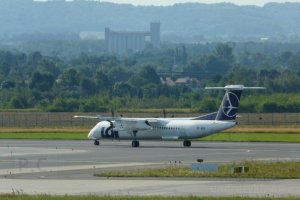 rzeszow jasionka q400 sp-eqf pll lot september 2019.JPG
