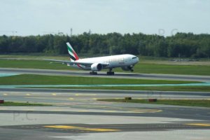 boeing b 777f emirates sky cargo lotnisko chopina 2019.JPG