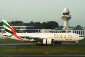 transportowy boeing lotnisko chopina cargo b 777f chopin airport.JPG