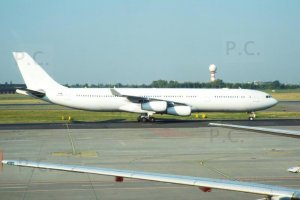 poland warsaw chopin airport a340 28. 08. 2019.JPG