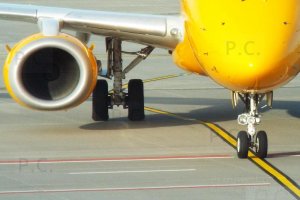 polish embraer 195 yellow jet modelling details.JPG