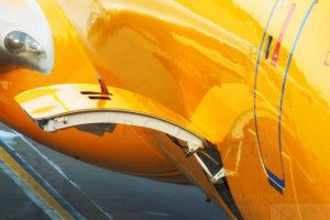 yellow embraer 195 luggage compartment pll lot sp-lno.JPG