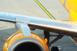 przemyslaw chorazykiewicz yellow jet embraer 195.JPG