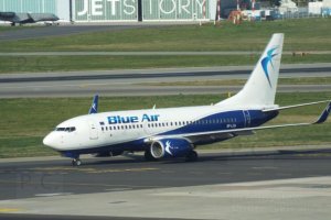 blue air b 737 sp-lua chopin warsaw poland splua.JPG