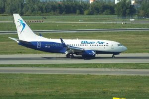 fotografia lotnictwo historia przemysl blue air boeing b 737 sp-lua.JPG