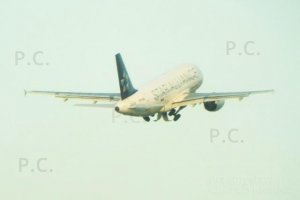 airbus a319 take-off and undercarriage retracting.JPG