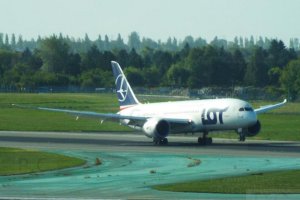 franek francesco frank lot polish airlines b 787 dreamliner.JPG