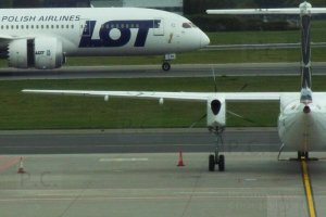 dhc-8 polish airlines new livery rear view bombardier q400.JPG