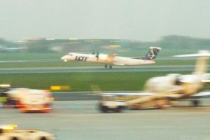 take off from chopin bombardier q400 startuje z lotniska chopina.JPG
