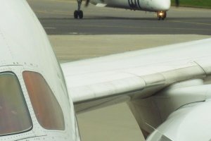 b 787-8 wing leading edge rivets.JPG