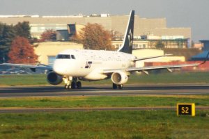 embraer jet sp-lio october 2019 odrzutowiec lotnisko chopina.JPG