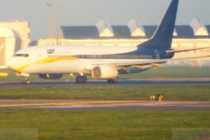 former jet airways b 737 sp-lwg lot polish airlines.JPG