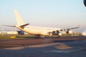 a340 oo-abe 16. 10. 2019 chopin airport.JPG