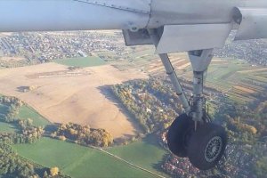 undercarriage leg q400 golen podwozia.jpg