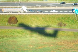 aircraft shadow q400 cien samolotu.JPG