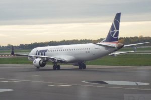 embraer 195 sp-lnh polskie linie lotnicze.JPG