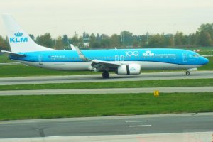 boeing b 737 ph-bxd royal dutch airlines warsaw chopin october 2019.JPG