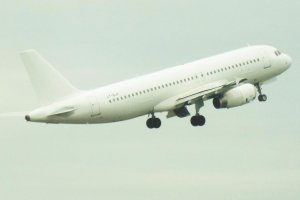 ly-elk overall white chopin airport 17. 10. 2019.JPG