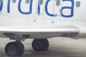 pll lot nordica crj-900 wing skrzydlo.JPG