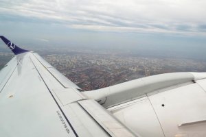 do not step out of this area embraer 195 pll lot sp-lnm wing.JPG