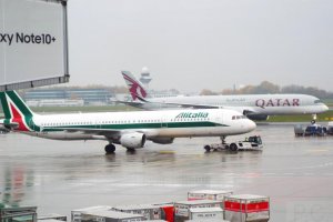 november 2019 chopin airliner spotting alitalia qatar.JPG