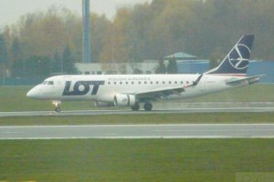 e 175 sp-lid lot polish airlines october 2019 chopin.JPG