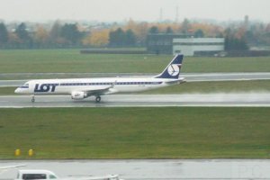 sp-lna embraer 195 splna.JPG