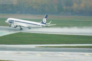 e 195 sp-lna chopin departure water streaks splna 13. 11. 2019.JPG