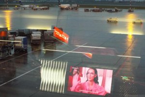 airport lady fashion eyeglasses lotnisko moda damska okulary.JPG