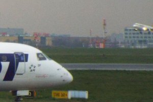 lotnisko chopina sp-ldf embraer 170 spldf.JPG