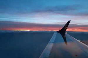 embraer 195 sp-lnm pll lot flight l03804 rze waw 13 november 2019.jpg