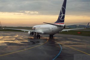 boeing b 737 sp-lwa rear view splwa airliner.JPG