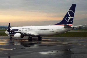 lot polish airlines b 737 sp-lwa.JPG