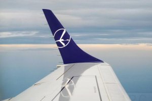 e 195 polish airlines winglet logo colourful cloud.JPG